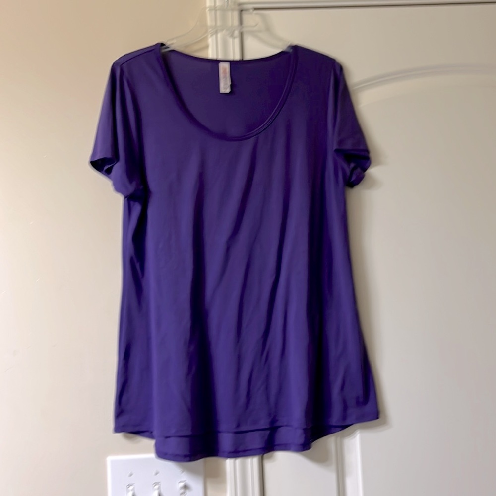 M LuLaRoe Classic Shirt.